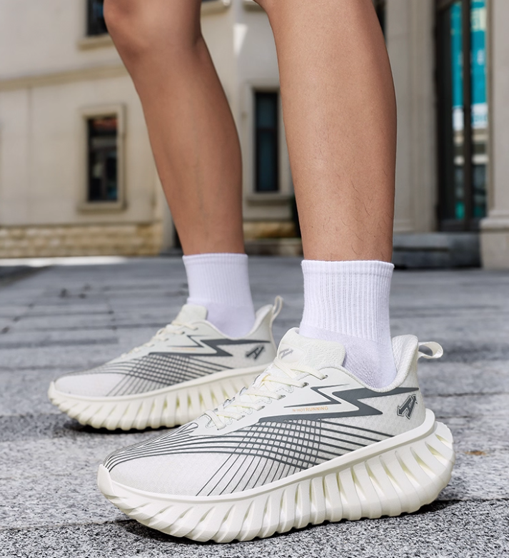 Designer Lightweight Breathable 2025 New Summer Mesh Soft Sole Non-Slip Running Unisex Sports Casual Shoes