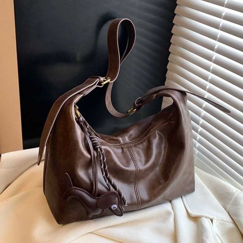 2025 New Retro Melad Color Series Womens Large Capacity Versatile Leisure Niche Single Shoulder Crossbody Bag Commuting DumplinXJ250918