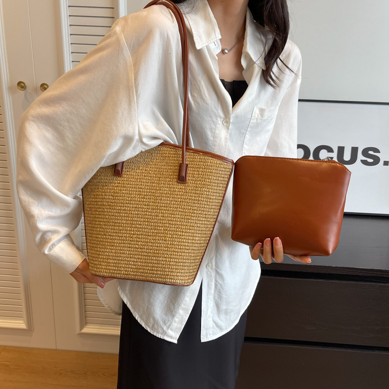 Straw Woven Handbag With Large Capacity Elegant design And Simple Water Bucket Bag Women s Shoulder Bag Commuting Bag Autumn New Designer Bag Seaside 