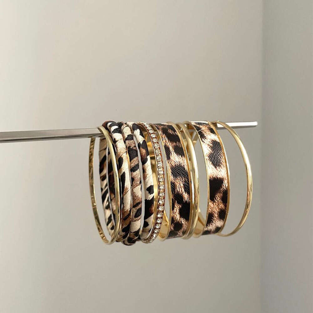 Metal Leopard Print Round Light High-end Feel Bracelet Niche Fashionable Elegant Versatile Women's Jewelry