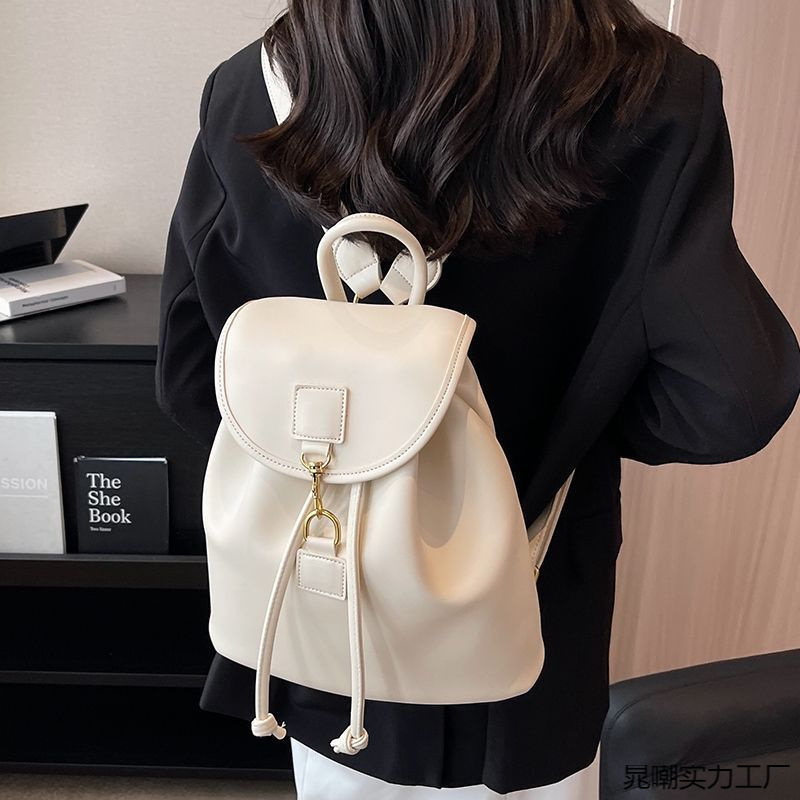 Designer luxury backpacks for women's new trend travel niche bags, high-end leather casual travel school bags, cycling bags, beach bags