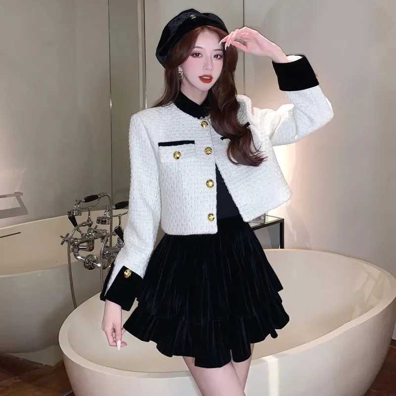 Xiaoxiangfeng Red Long Sleeved Jacket Women Spring French Coarse Tweed Short Style Socialite Temperament Highend Cardigan Top Z250918