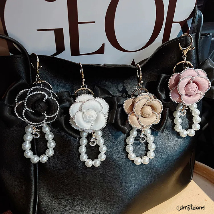 Denim Patchwork Camellia Designer Charms Braided Black White Bracelet Keyring Luxcury Pearl Chain Bag Key Accessory ddmyfriend