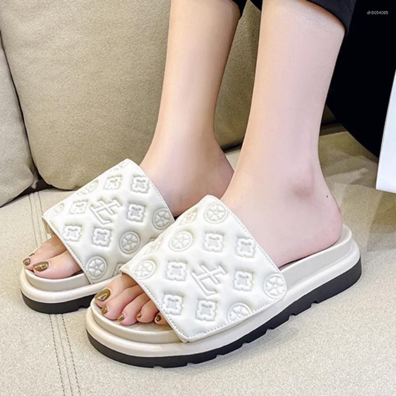 Slippers Women Luxury shoes Designer Platform Magic Sticker Flat Outdoor Fashion Beach Sandals Embossed Printing Home Slides Flip Flops Scuffs