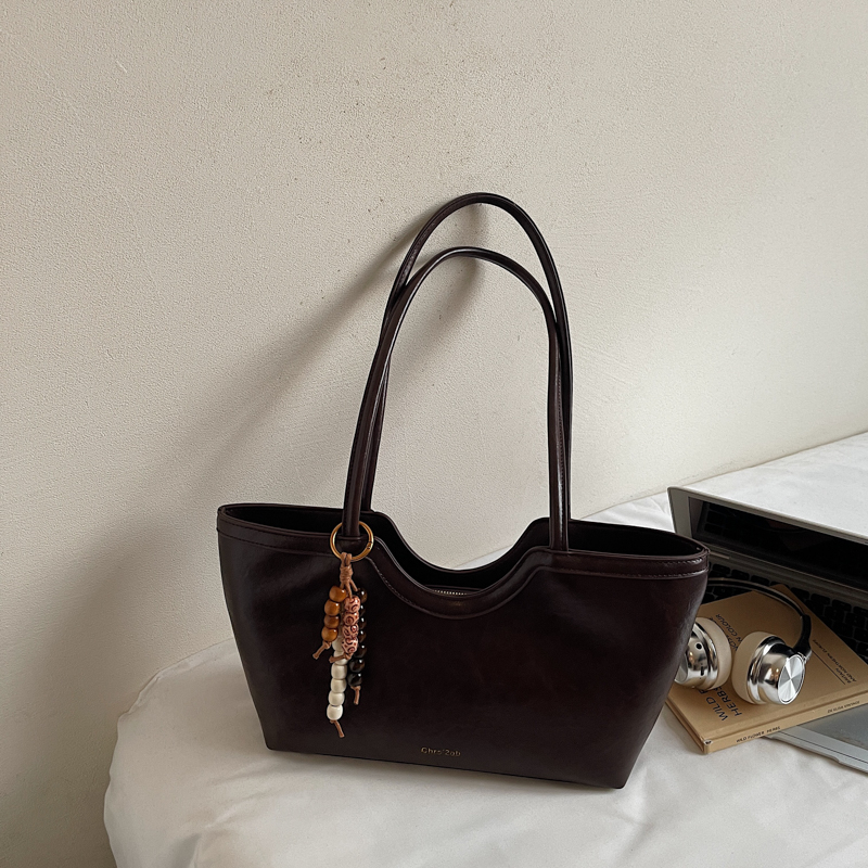 Fashionable and casual large capacity handbag, autumn student classic crossbody bag, simple daily commuting, high-end multifunctional versatile women&