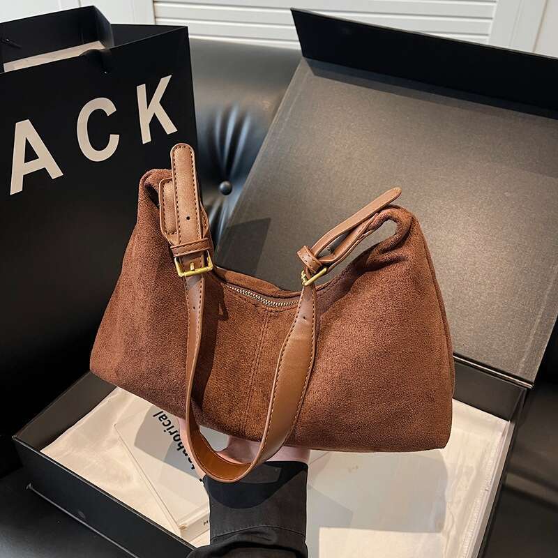 Designer Winter Bags Large Capacity Matte Underarm for Women 2025 New Fashion Casual Commuting Crossbody Bag