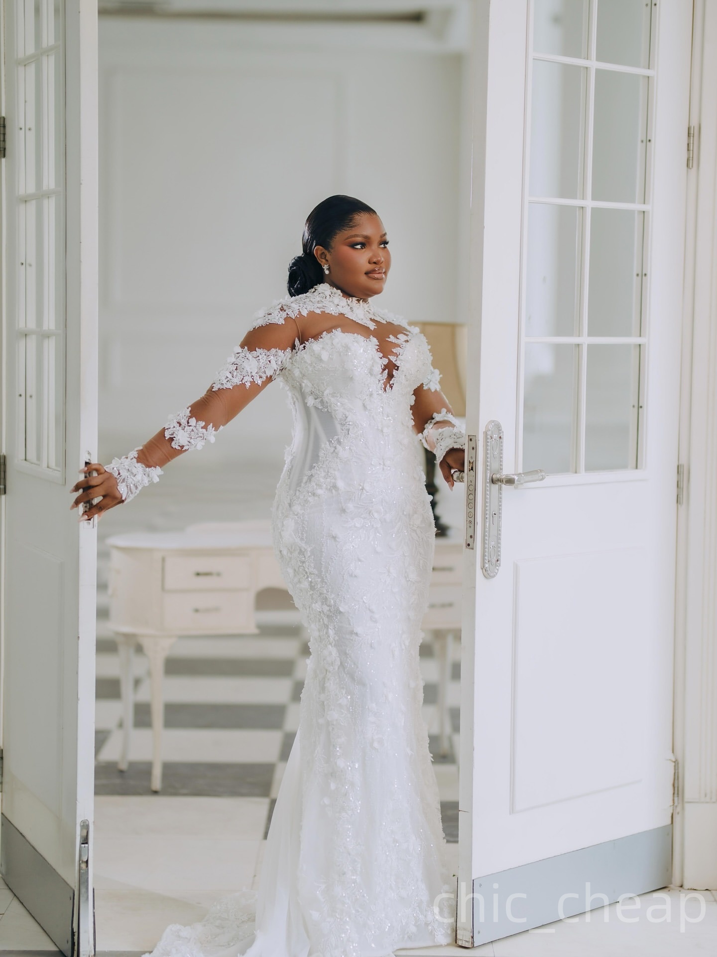 2025 Aso Ebi Plus Size Ivory Mermaid Wedding Dress Floral Lace Sheer Neck Long Sleeves Vintage Bridal Gowns Dresses ZJ0467