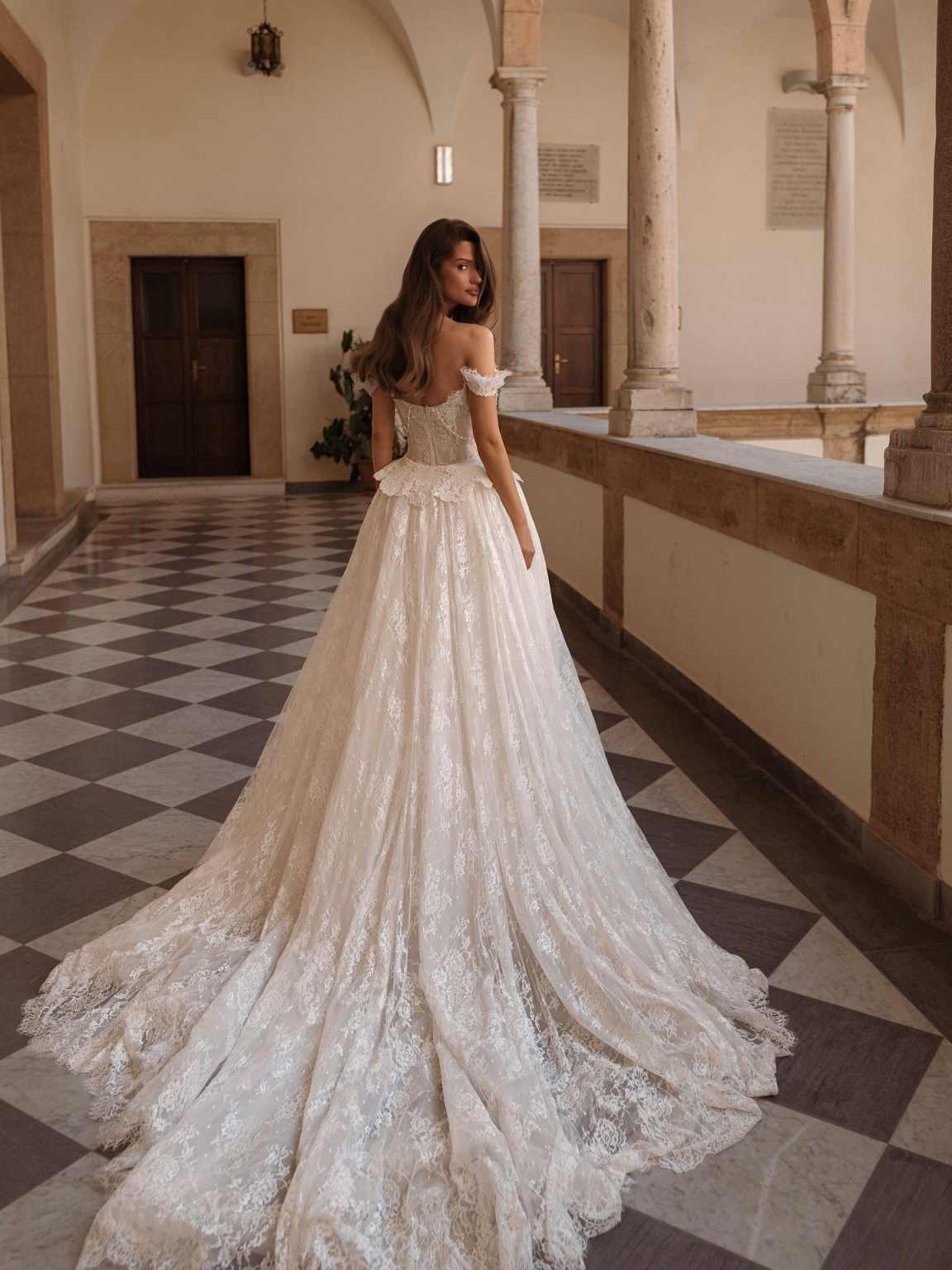 Romantic Off Shoulder Mermaid Wedding Dresses Lace Detachable Train Bridal Gowns Pearls Customized Vestido De Novia