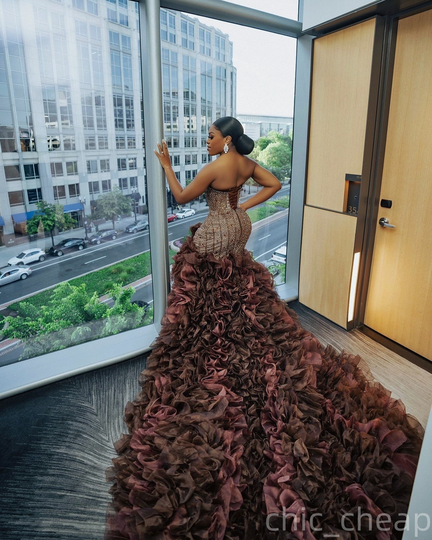 Mermaid Brown Prom Dresses 2025 Organza Tiers Crystals Beaded Evening Formal Party Second Birthday Engagement Gowns Plus Size Dress For Special Occasi
