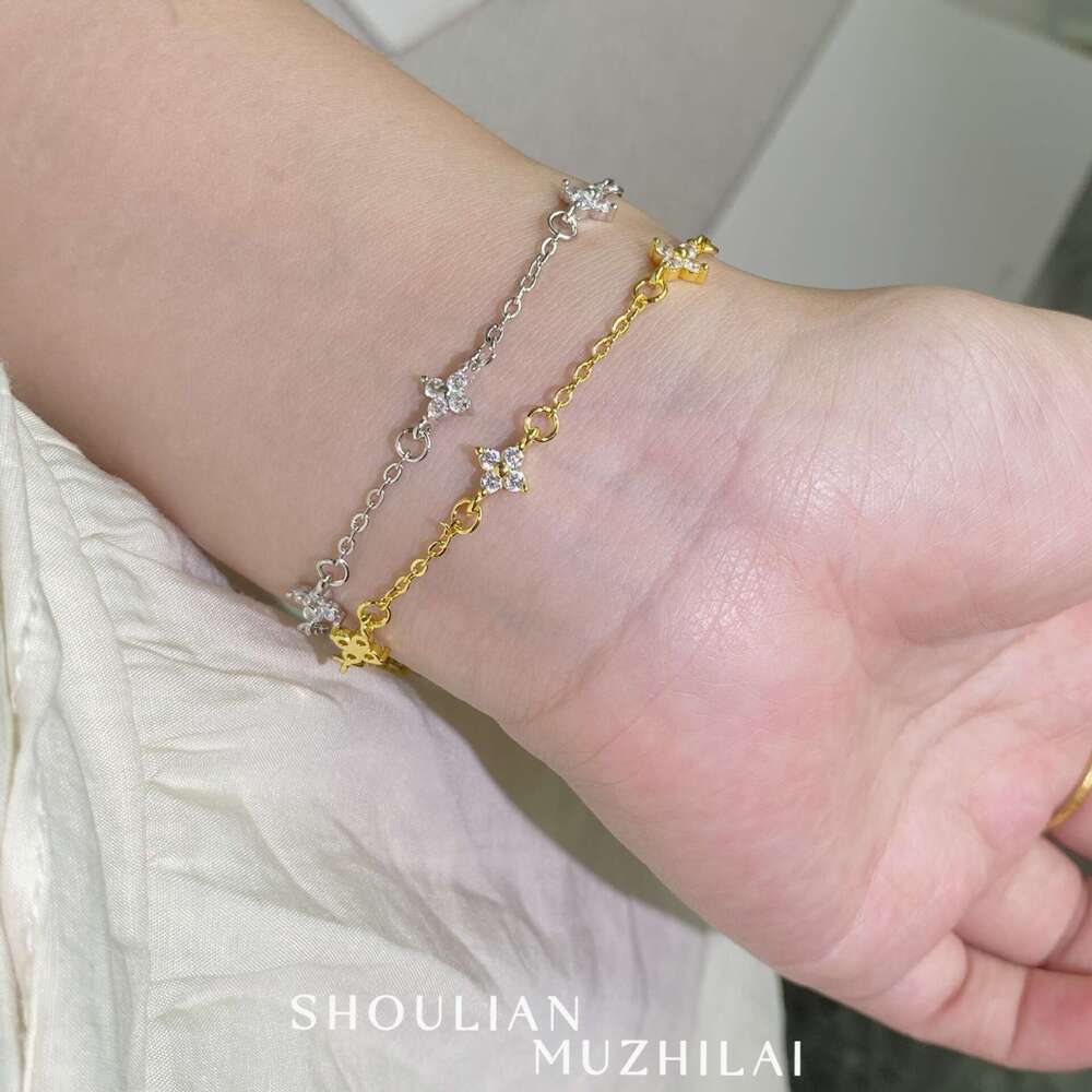 Clover Bracelet for Women, Light Niche Design, Gypsophila Four-Leaf Flower Jewelry, New High-End