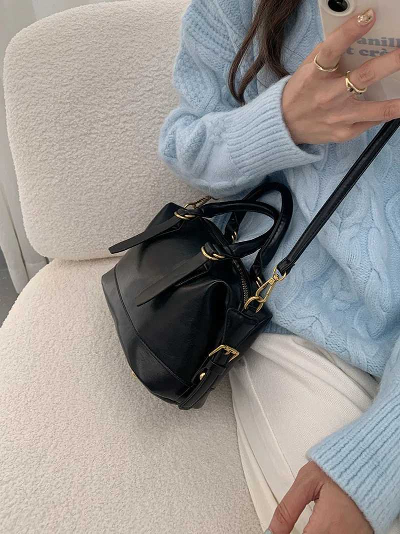 Retro Casual Womens Pillow Shoulder Bags Simple Portable Ladies Crossbody Bag Fashion PU Leather Female Bowling Purse HandbagsXJ250918