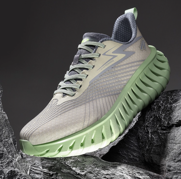 Designer Lightweight Breathable 2025 New Summer Mesh Soft Sole Non-Slip Running Unisex Sports Casual Shoes