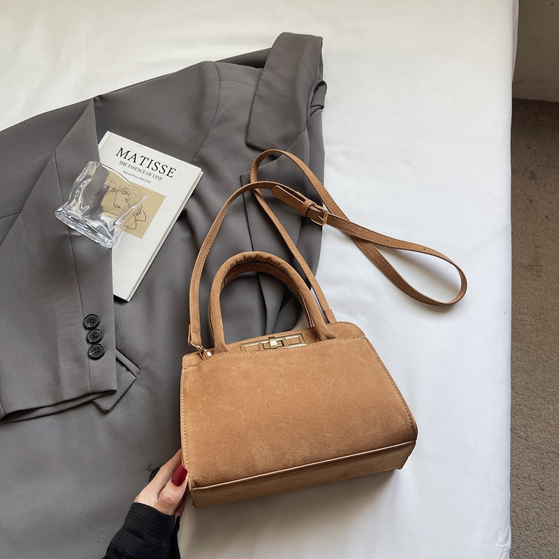 New fashionable, elegant, casual large capacity handbag for college students, lightweight crossbody bag for daily commuting, high-end multifunctional 