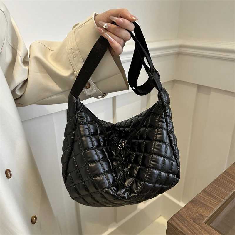 Fashion Nylon Padded Handbags Female Large Capacity TopHandle Bags Solid Color Crossbody Bags Winter Down Women Shoulder Bags Z250915