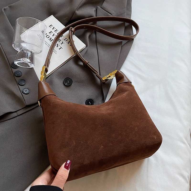 Fashionable and simple pure color suede material womens crossbody bag classic style personalized chain design womens casual bXJ250918