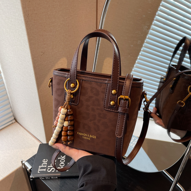 Ladies' fashionable casual handbag autumn 2025 new style student classic crossbody bag simple daily commuting advanced multifunctional versatile 