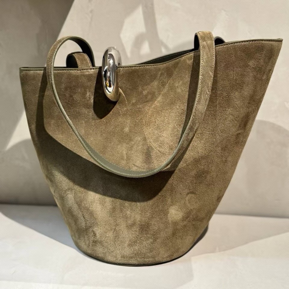 Real Suede Leather Shoulder Bags Basket Totes Le Petit Bambo Big Metal Buckle Luxury Designer Purses And Handbags 2025 FW Stylish Top Handle Shopping Bag 3380