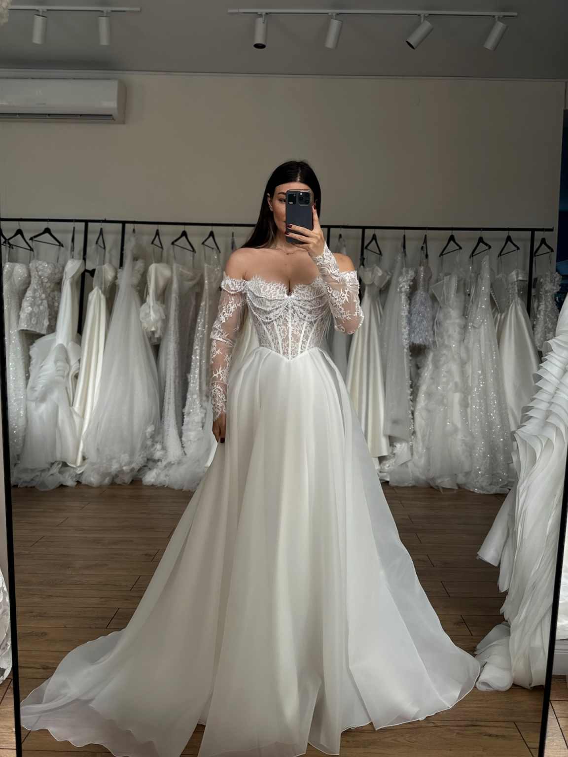 Elegant A Line Bride Gowns Off Shoulder Long Sleeve Lace Wedding Dress Classic Pearls Floor Length Bridal Dresses Customized