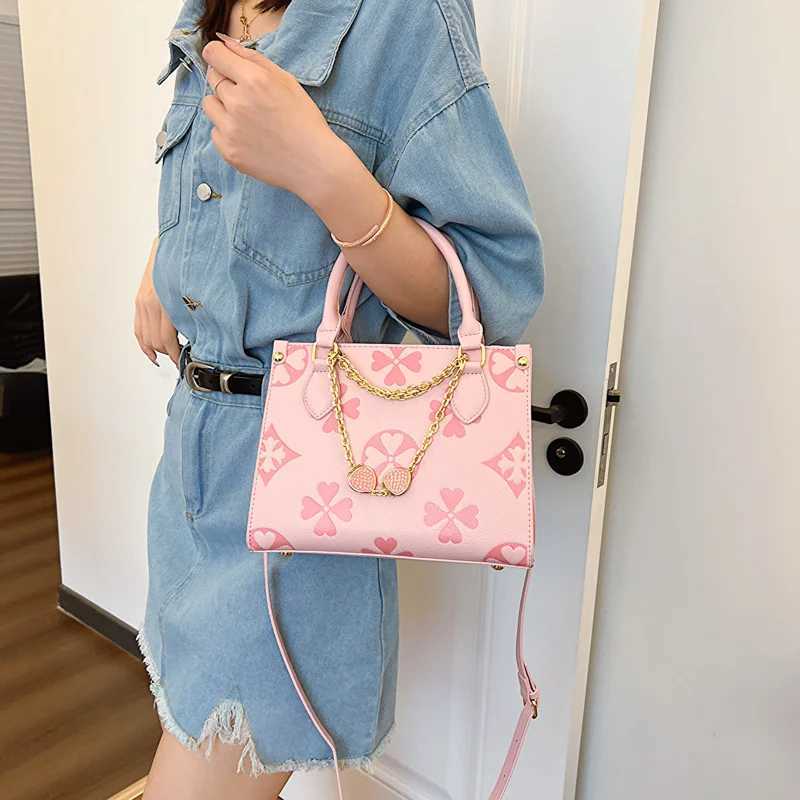2025 Designer Bag Lightweight Fashionable Classic Womens Large Capacity Shopping Bag Crossbody Bag Single Shoulder BagXJ250918