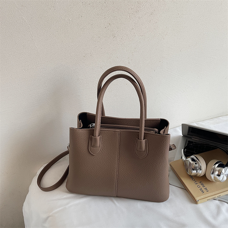 Ladies' Fashion Casual Handbag 2025 Autumn Student Classic Crossbody Bag Simple Daily Commuter Advanced Multi functional Versatile Handbag