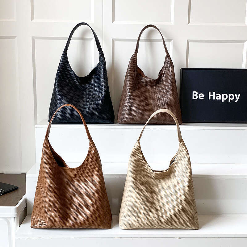 High-End Large Capacity Shoulder for Women 2025 New Trendy Woven Embossed Commuter Tote Popular Mother-Daughter Bag