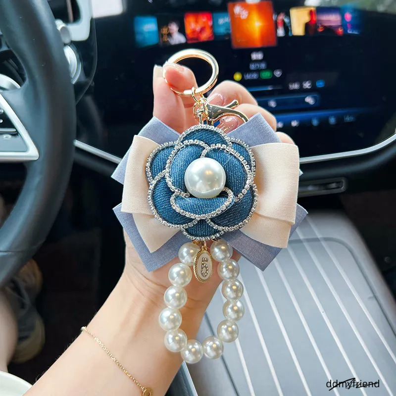 Denim Patchwork Camellia Designer Charms Braided Black White Bracelet Keyring Luxcury Pearl Chain Bag Key Accessory ddmyfriend