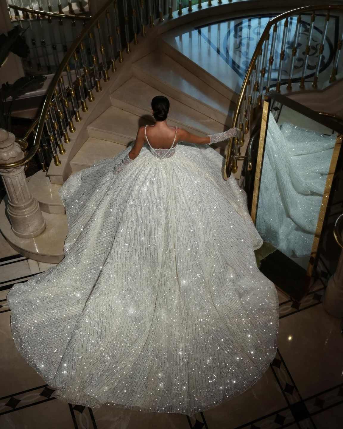 Glittery Spaghetti Strap Ball Gown Wedding Dresses Sleeveless Sequins Beading Bridal Gowns Vestido De Noiva Customized