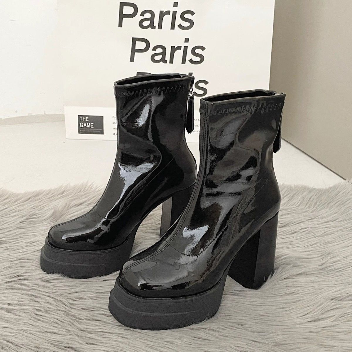 2025 Autumn/Winter New Fashionable Coarse Heel Anti slip Zipper Short Boots with Lacquer Leather Thick Bottom and Height Increase Fashion Boots Size 3