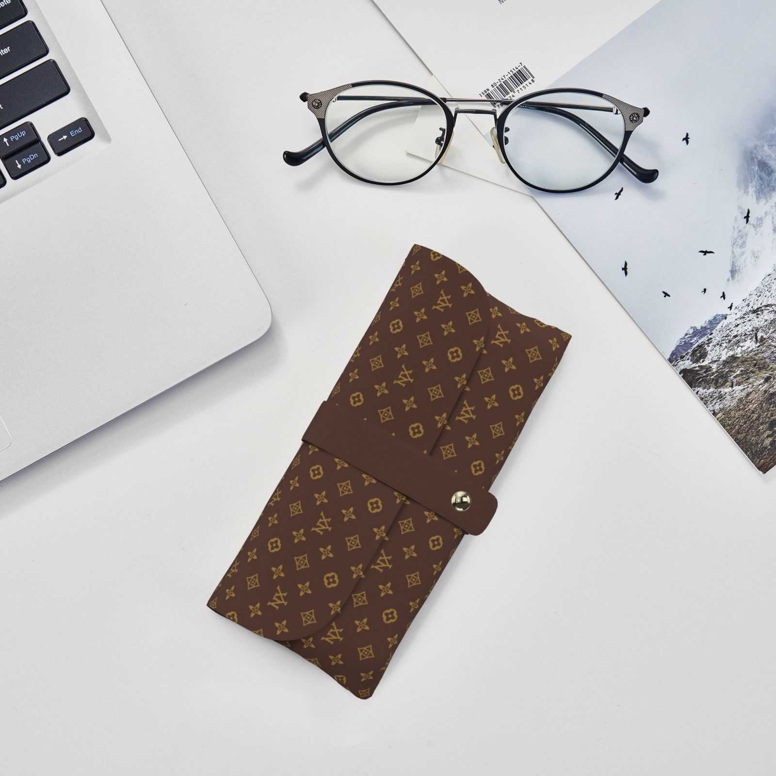 NXY Long Style Vanity Bag Designer Make Up Bag Fashion Travel Cosmetic Bags Glasses Storage Bags Women Pouch 250919