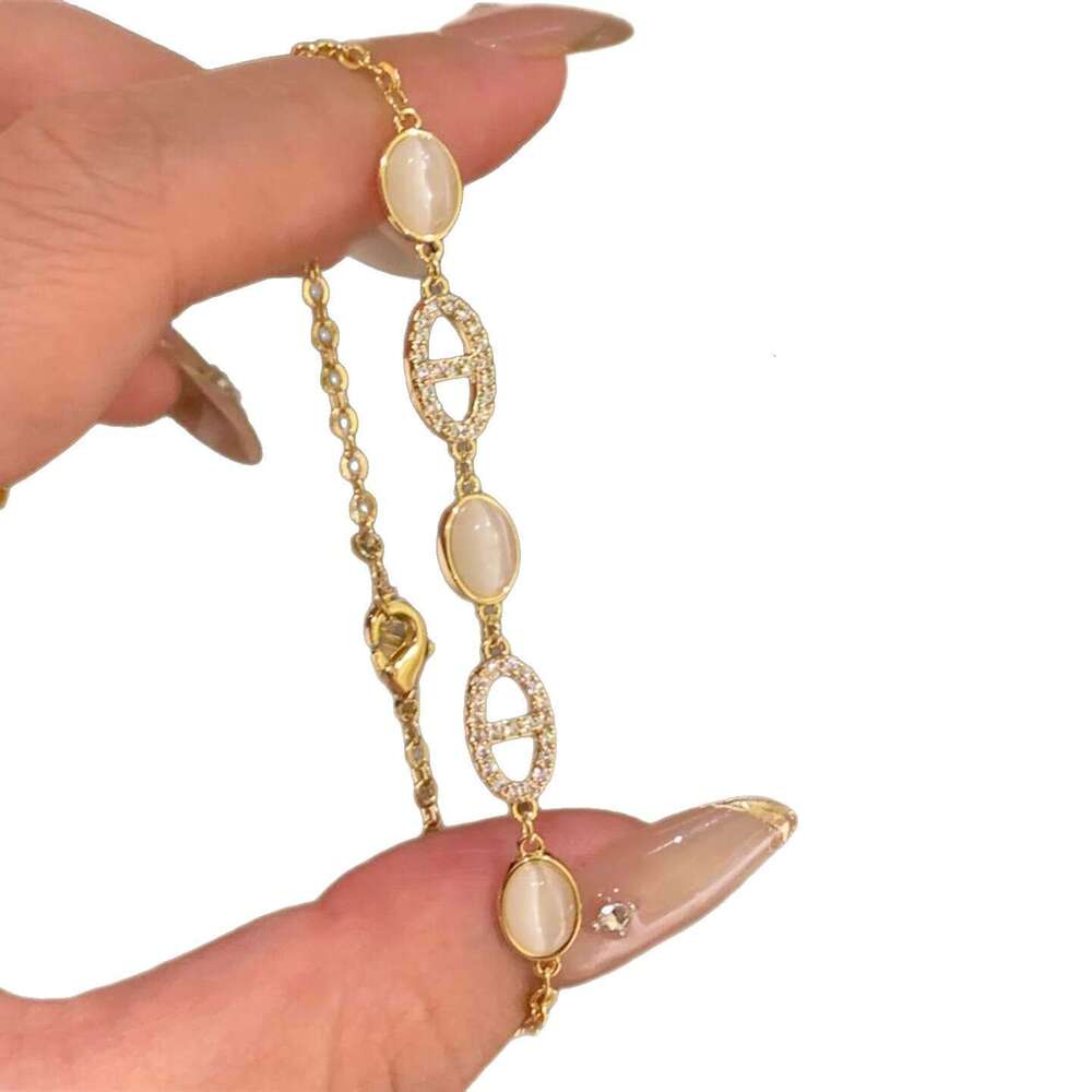 Inlaid Dia Cat's Eye Oval Pig Nose Light Exquisite Versatile Bracelet Niche Temperament High-end Feel Jewelry for Women