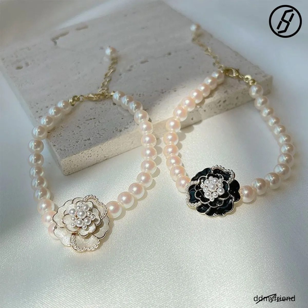 French Retro Camellia Pearl Light Niche Design Clavicle Chain Bracelet 2025 New Designer Necklace For Women Original Jewelry ddmyfriend