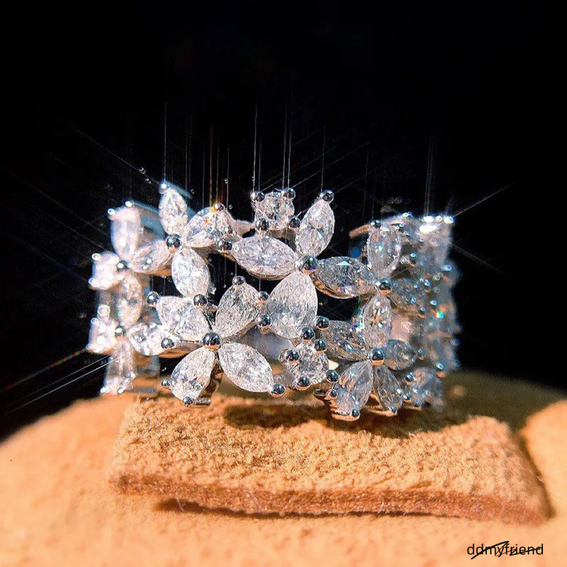 2025 European And American Trend New Leaf-Shaped Ring For Women Designer Wedding Rings Gold Inlaid With Genuine Dias Engagement Proposal Jewelry ddmyf