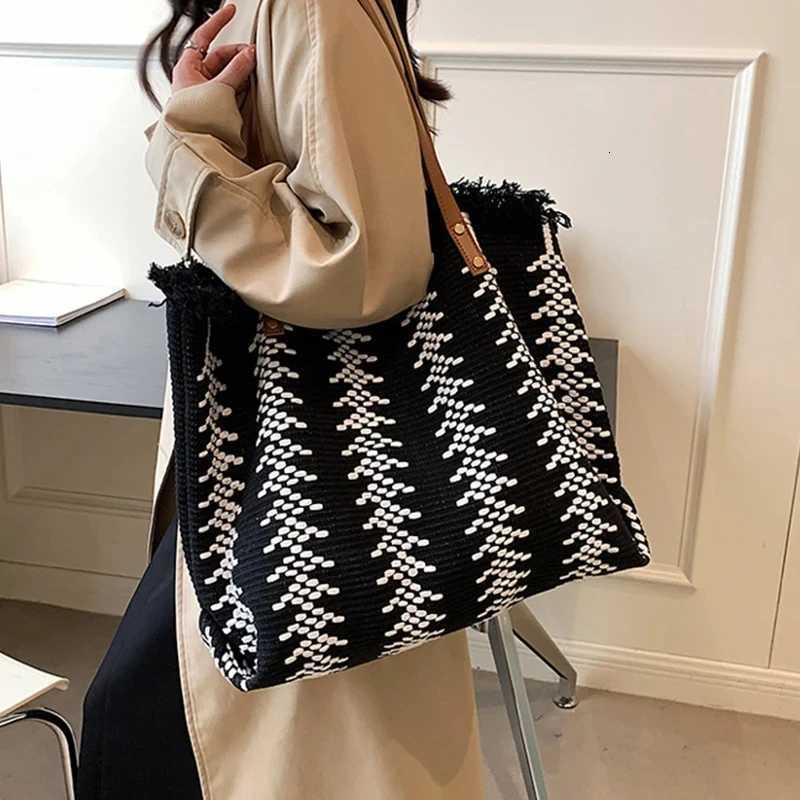 Casual Travel Stripe Design Shoulder Bag New Tassel Handbags Woven Canvas Bag Womens Large Capacity Tote Bag Z250915