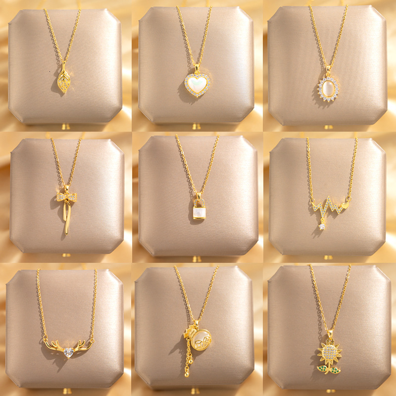 Titanium Steel Necklace for Women Gold Plated Internet Celebrity Clavicle Chain Niche Design Sense White Shell Jewelry Light Four-Leaf Clover Pendant