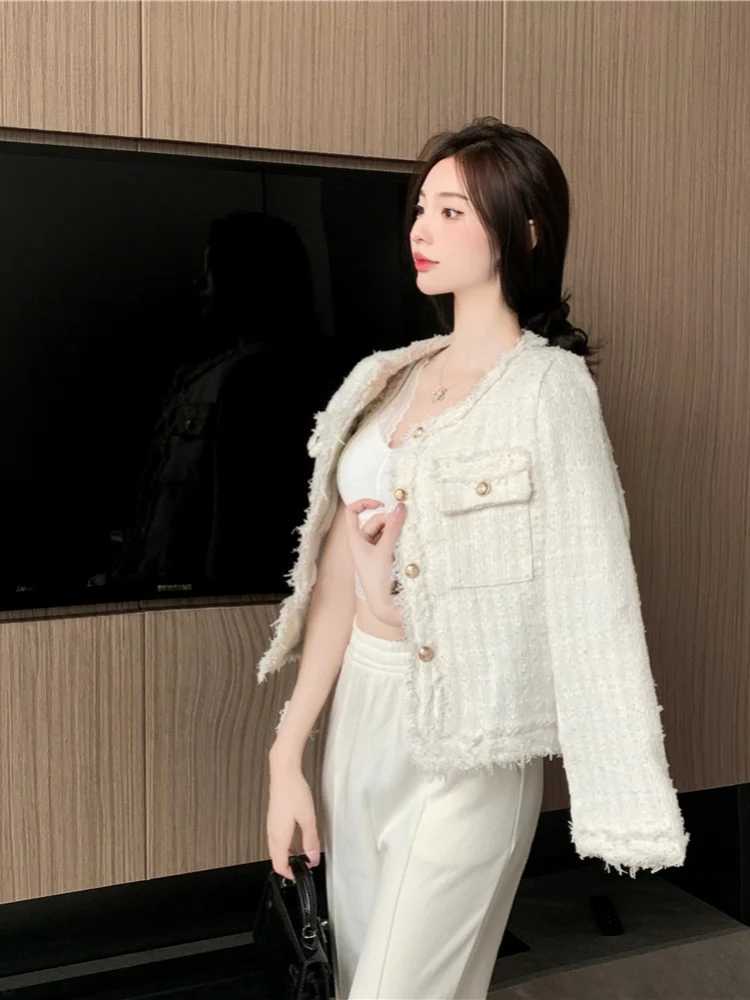 Elegant New Autumn Winter Tweed Short Coat Fine Knitwear Fashion Tassel Trim Stylish Womens Woolen Jacket Quality Z250918