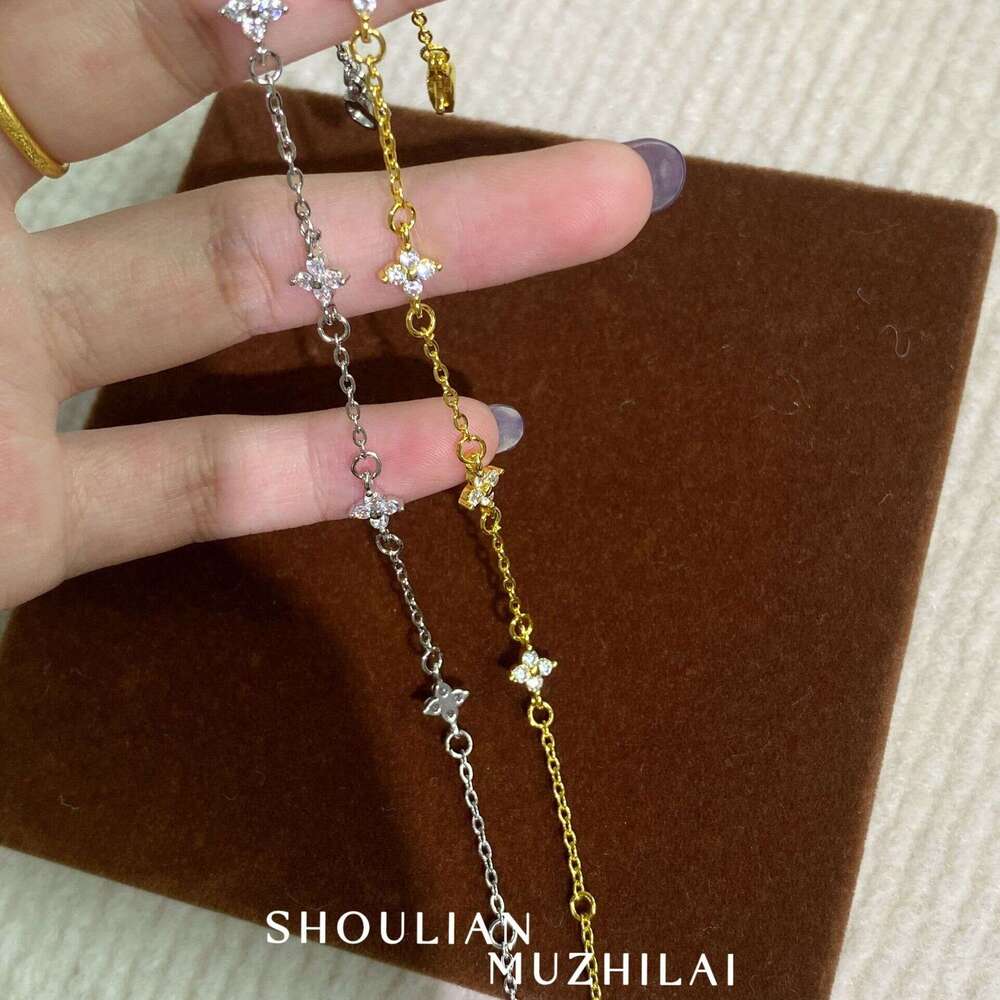 Clover Bracelet for Women, Light Niche Design, Gypsophila Four-Leaf Flower Jewelry, New High-End