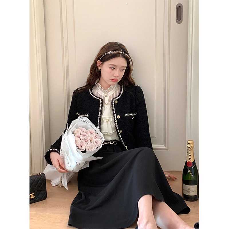 Vintage Cropped Tweed Jackets Women Elegant Black Thicken Coat Korean Single Breasted Blazer Casual Warm Short Outerwear Tops Z250918