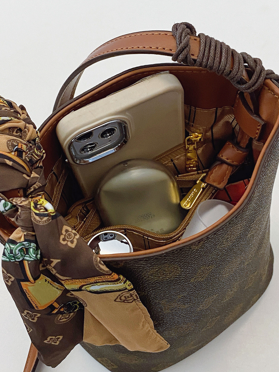 Hot Free shipping designer for womens bags khaki brown New high-end commuting bag, hand-held single shoulder crossbody bag