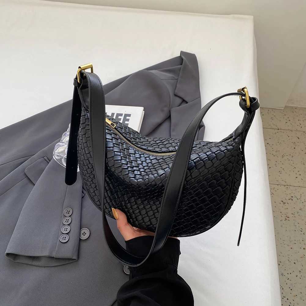 Women Fashion Shoulder Bag Adjustable Strap Woven Stylish Shoulder Bag Solid Color Dumpling Bag Commuting BagXJ250918