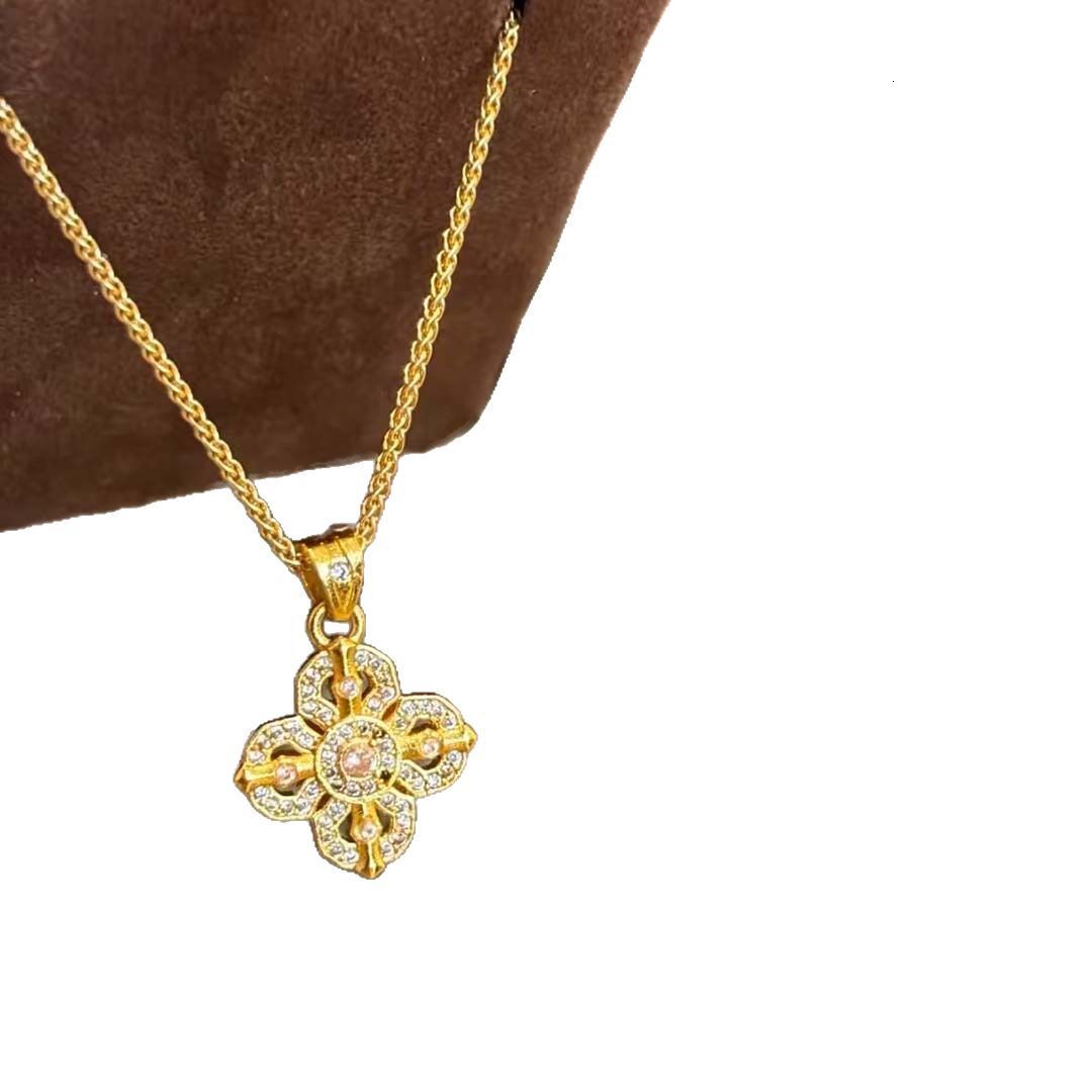 Cross Vra Necklace for Women 2025 Four-Leaf Clover Dia-Studded Rhombus Pendant National Same Style