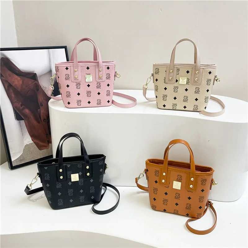 Printed Handheld Bucket Bag 2025 New Stylish Versatile Womens Shoulder Bag Popular Retro Crossbody PurseXJ250918