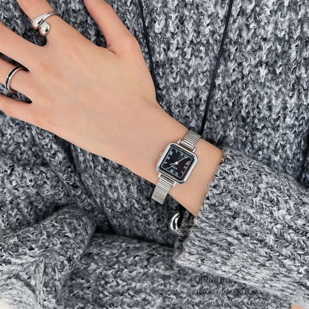 Small Square Roman Dial Metal Strap Watch Designer for Women, Student Style, Compact Exquisite, Simple and Minimalist Design