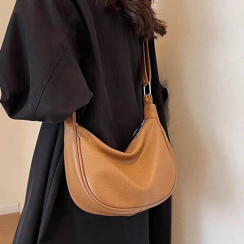 Small Group Crescent Armpit Bag For Ladies Fashionable Lychee Pattern Shoulder Bag Solid Color Crossbody Bag Texture Dumpling Z250915