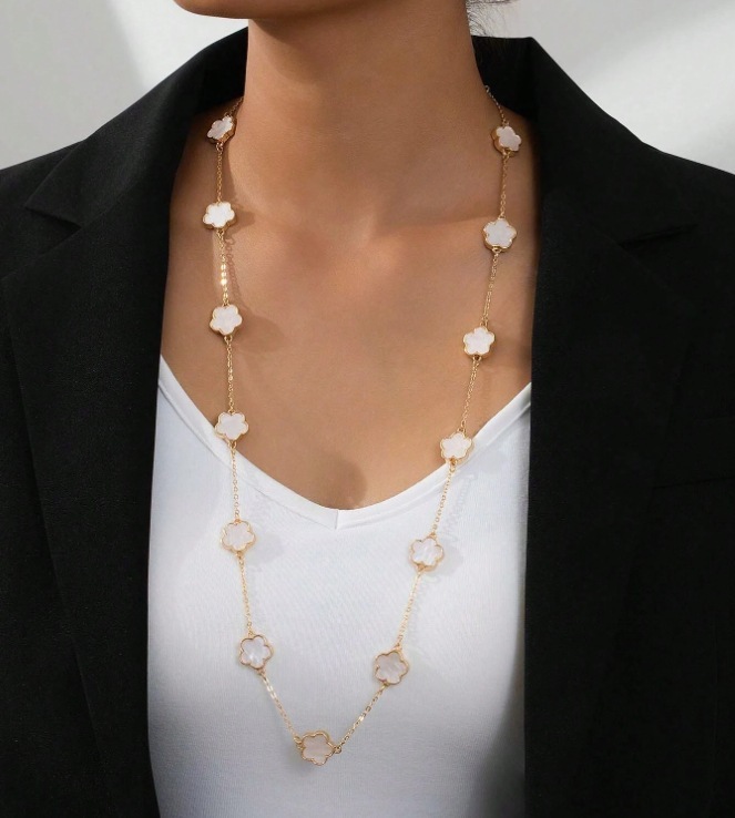 Simple Elegant Black and White Five-Leaf Clover Necklace for Women Jewelry for Women