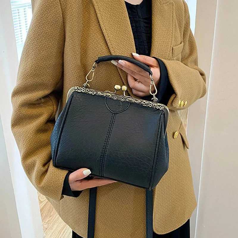 Shell Bag 2024 New Europe and The United States and The United States Retro Burst Crackle Pu Simple Youth Shoulder Bag Z250915