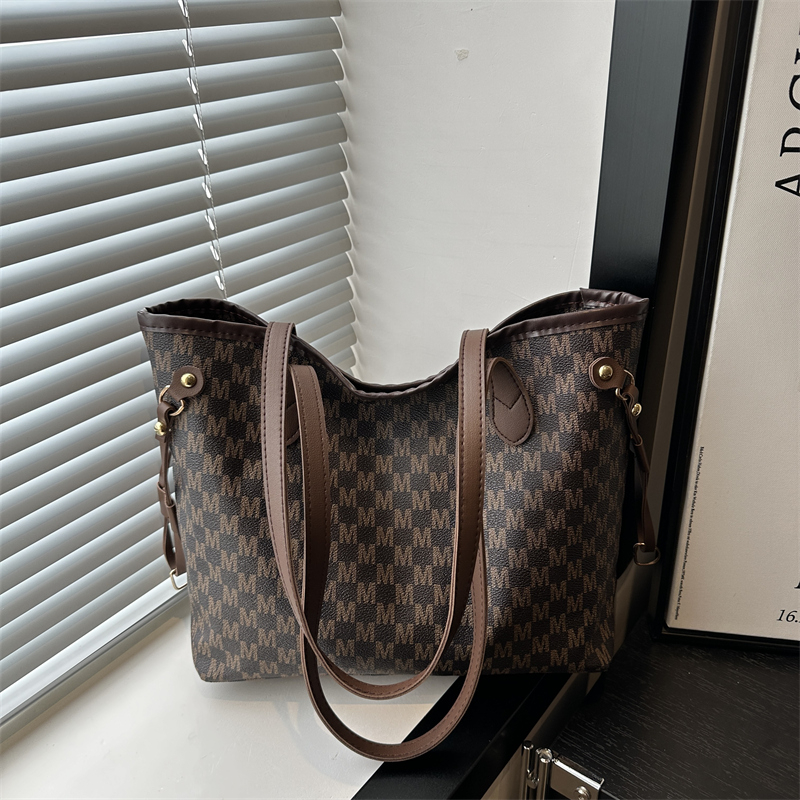 New fashionable, elegant and casual large capacity handbag for women, lightweight crossbody bag for daily commuting, high-quality multifunctional hand