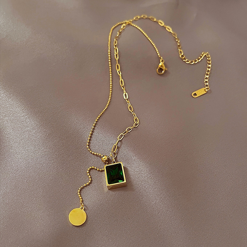 Adjustable Non-Fading Necklace Emerald Splicing Collarbone Chain for Women Simple 2025 Niche Minimalist Style Titanium Steel Pendant