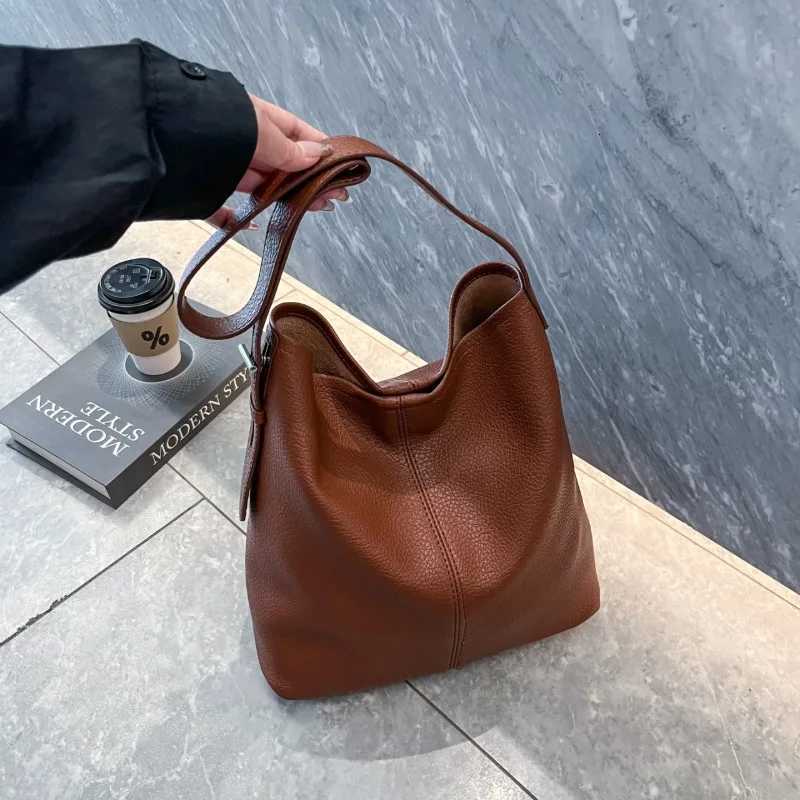 Hot Sale Shoulder Bags for Women 2025 New Pu Solid Color Hasp High Quality Large Capacity Design Sewing Thread Crossbody BagsXJ250918
