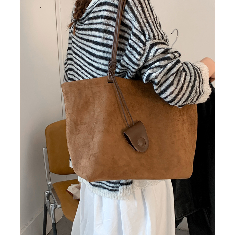 Vintage large capacity designer suede texture underarm bag 2025 new commuting shoulder bag
