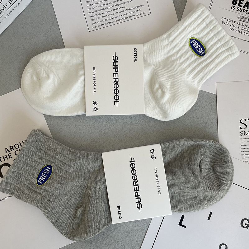 Oval Letter for Men and Women, Mid-Calf Short Socks, Sweat-Absorbent, Breathable, Trendy, Deodorant, White Basketball Sports Socks